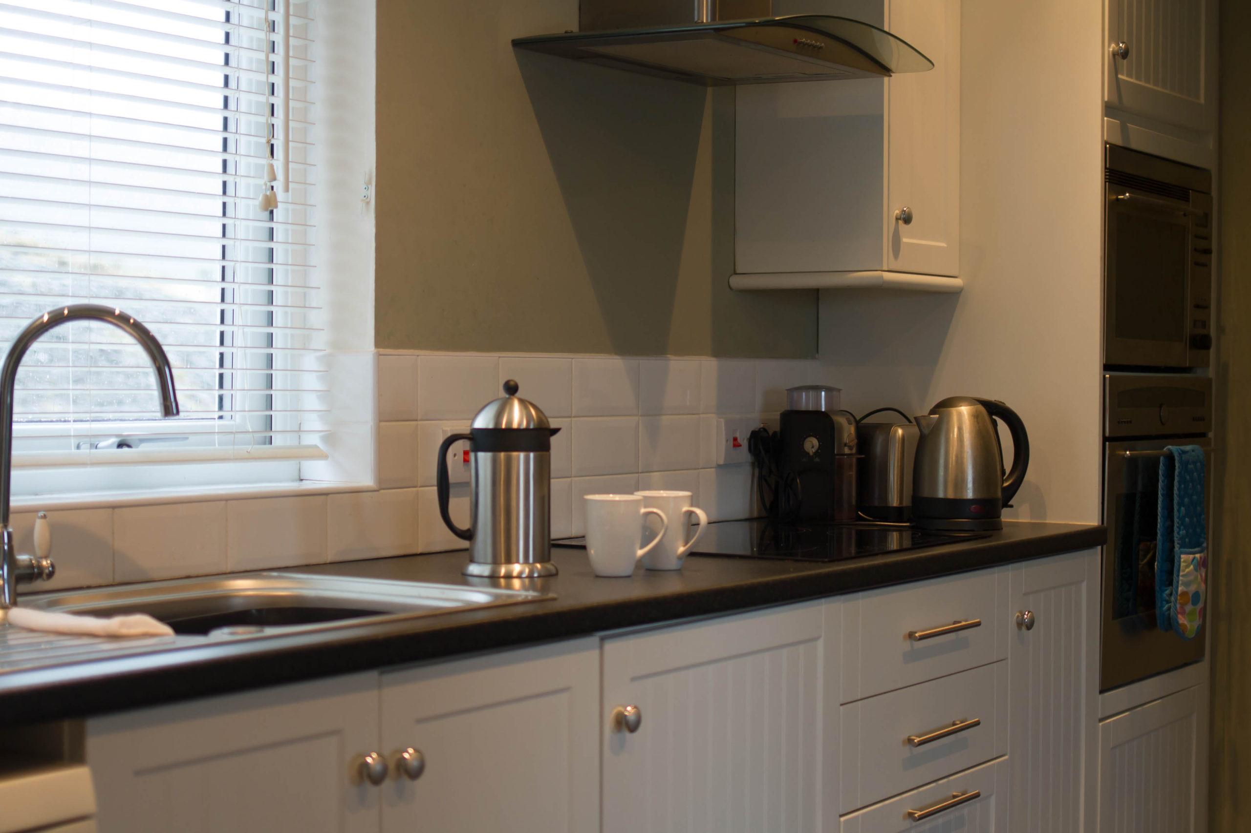 Photo of Poppies Cottage. Kitchen worktop with coffee cups and kettle 